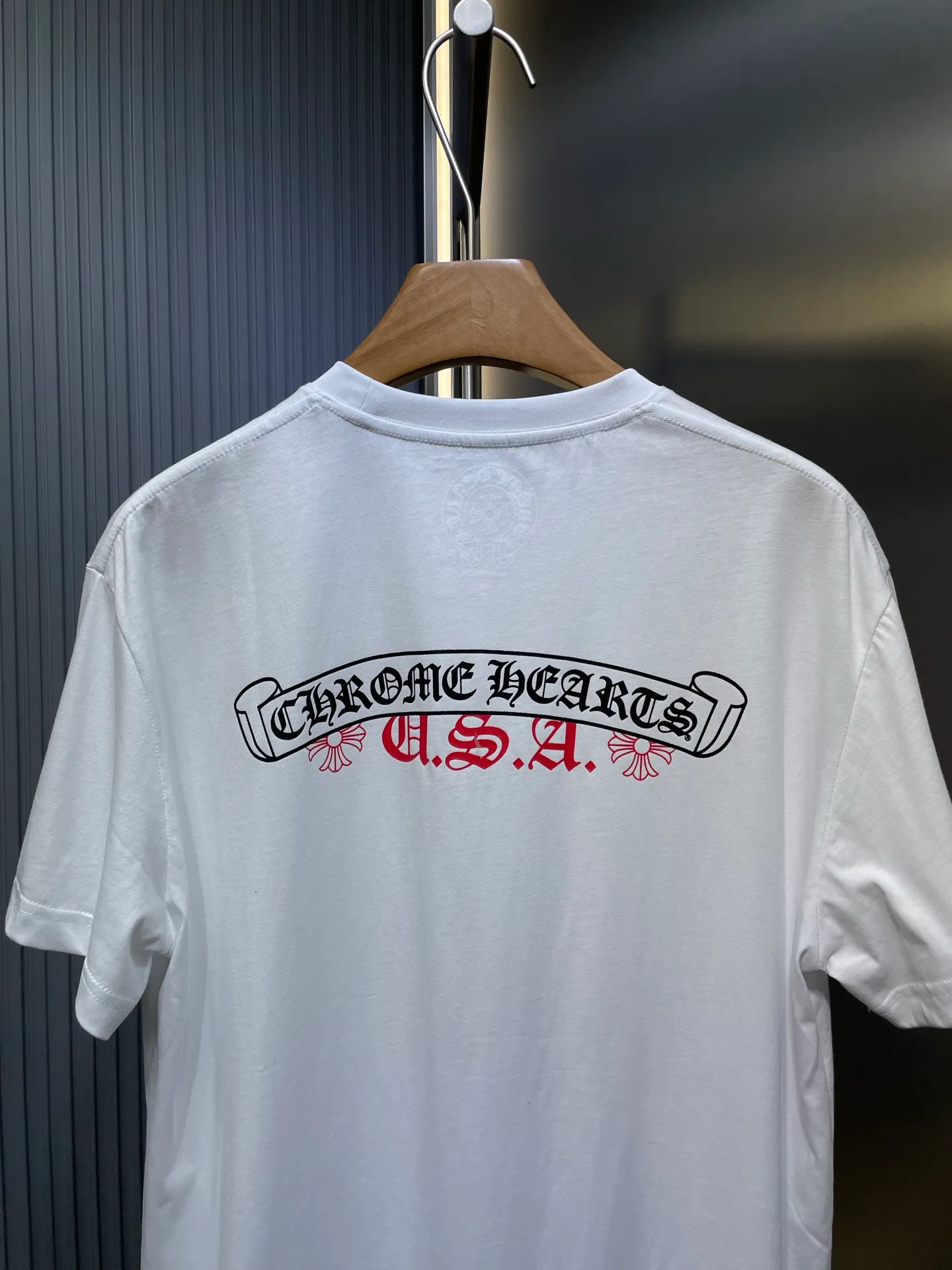 🅿️260 chrome hearts 🌟【Top replica】Shadow cross short-sleeved craftsmanship description: The fabric is made of 26-woven 200g cotton, and the printing is hand-printed with glue. The overall routing is straight and delicate, the fabric is comfortable and soft, and the color is consistent without color difference. It can be matched with the same style to create a fashionable look and control various occasions. Customized accessories, complete three labels, same style for men and women! ⚠️ Color: white black size: sml